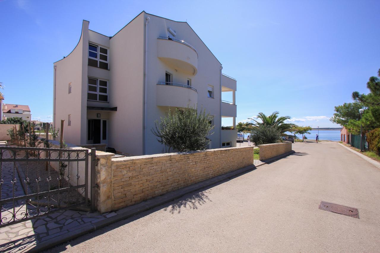 Apartments Franko Povljana Exterior photo