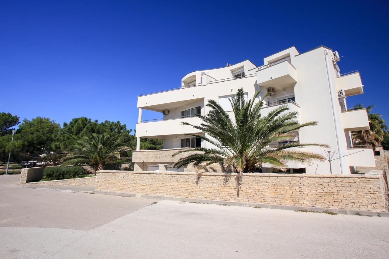 Apartments Franko Povljana Exterior photo